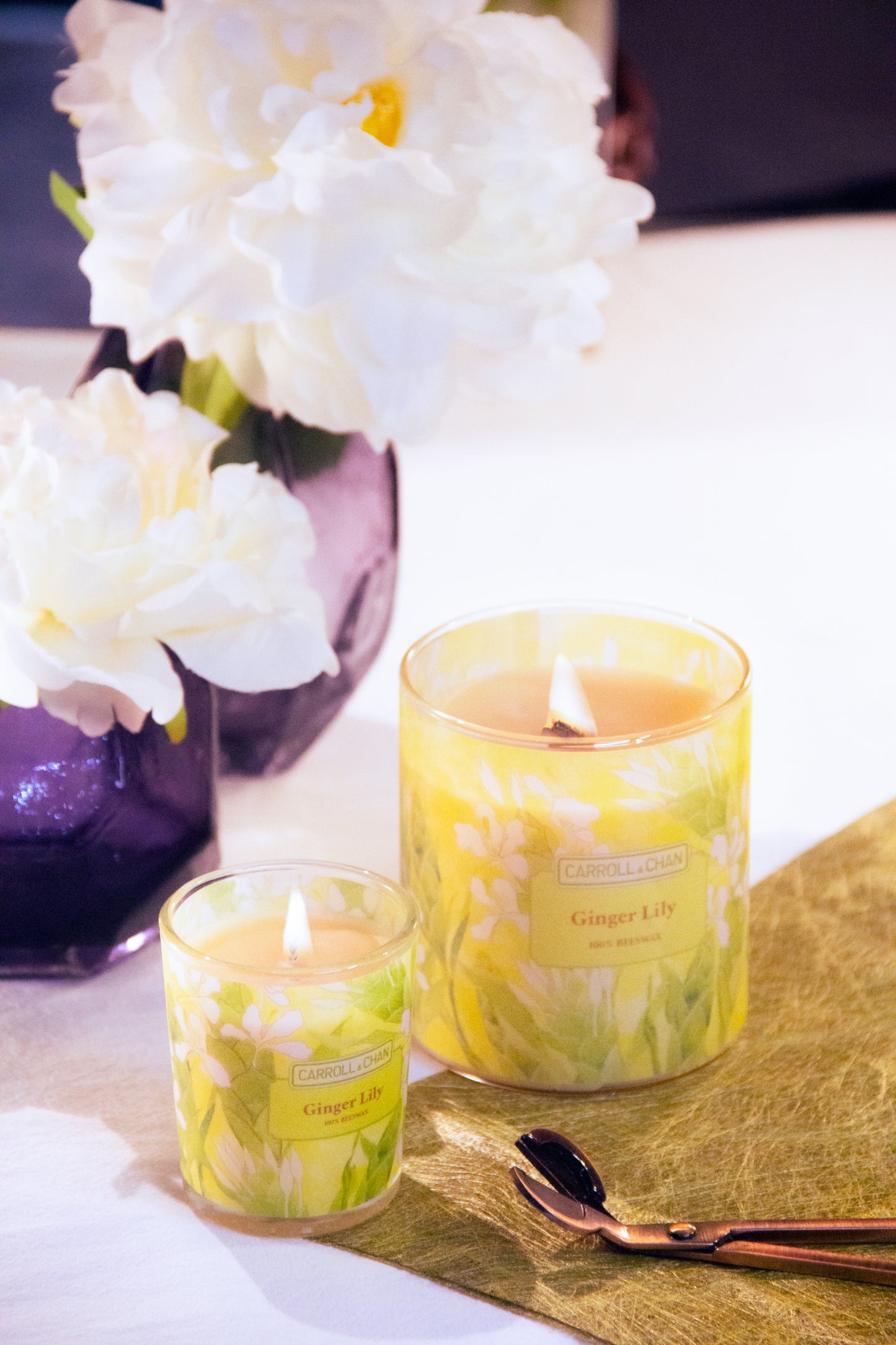 شمعة في وعاء برائحة زنابق الزنجبيل