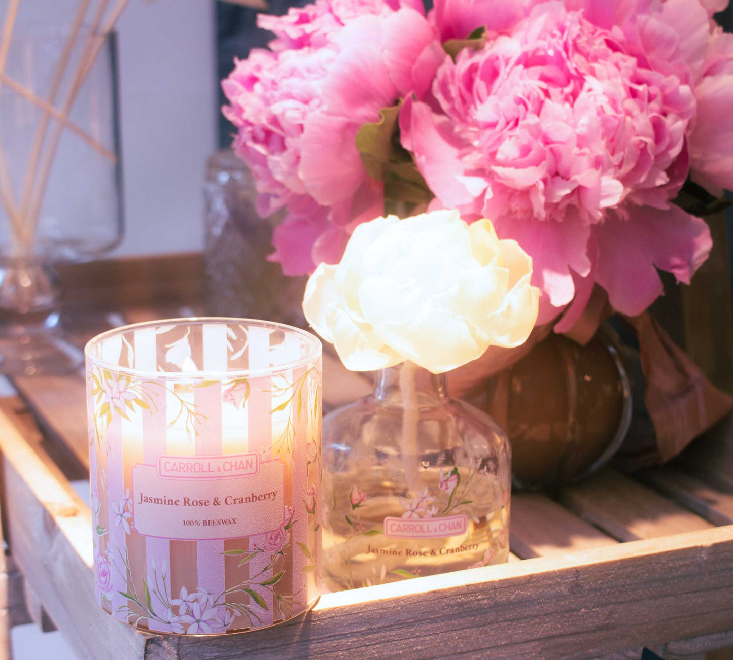 شمعة في برطمان برائحة الياسمين والورد والتوت البري مصنوعة من شمع العسل بنسبة 100%