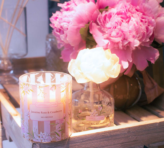 شمعة في برطمان برائحة الياسمين والورد والتوت البري مصنوعة من شمع العسل بنسبة 100%