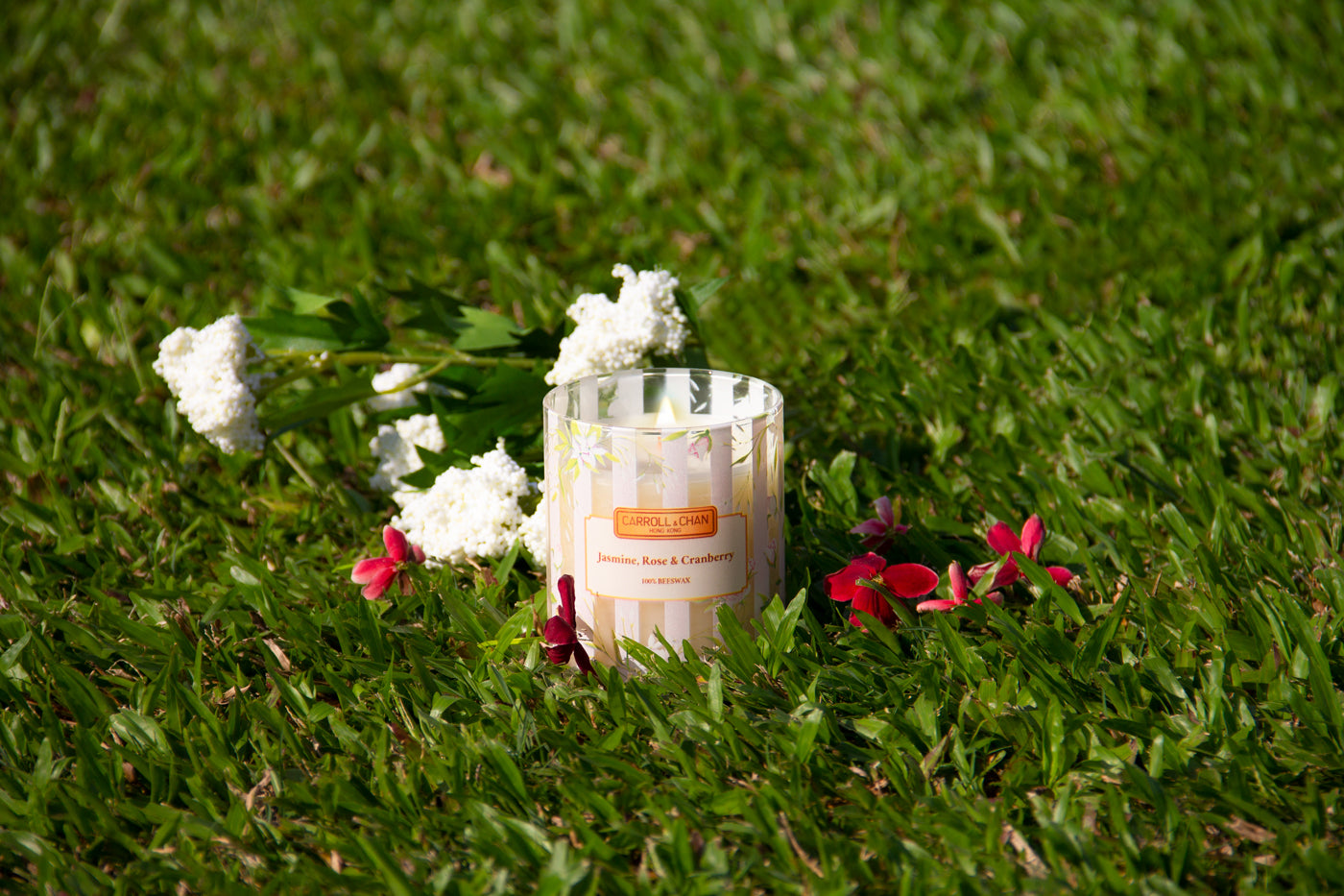 شمعة في برطمان برائحة الياسمين والورد والتوت البري مصنوعة من شمع العسل بنسبة 100%