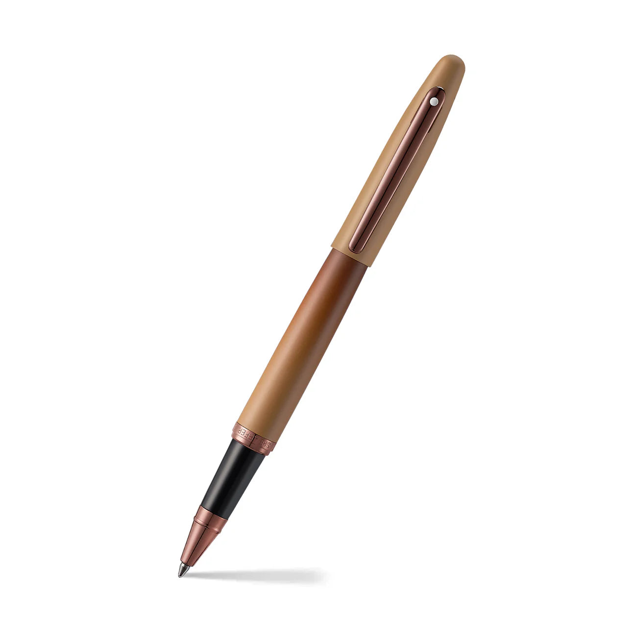 قلم حبر جاف Sheaffer® VFM 9428 إصدار القهوة باللون البني غير اللامع مع حواف بنية ملكية من مادة PVD