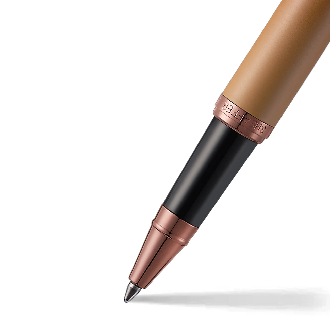 قلم حبر جاف Sheaffer® VFM 9428 إصدار القهوة باللون البني غير اللامع مع حواف بنية ملكية من مادة PVD